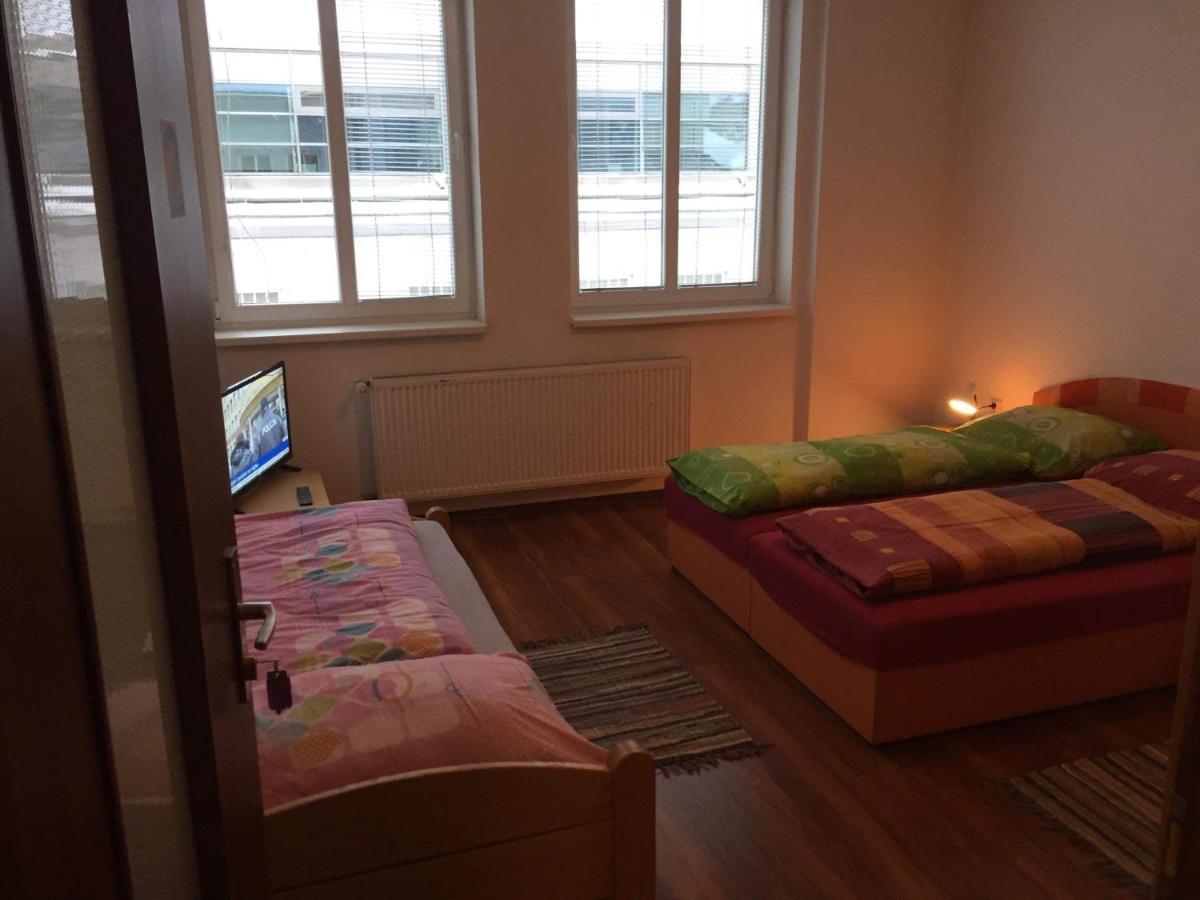 ז'ילינה Hostel Fontana מראה חיצוני תמונה