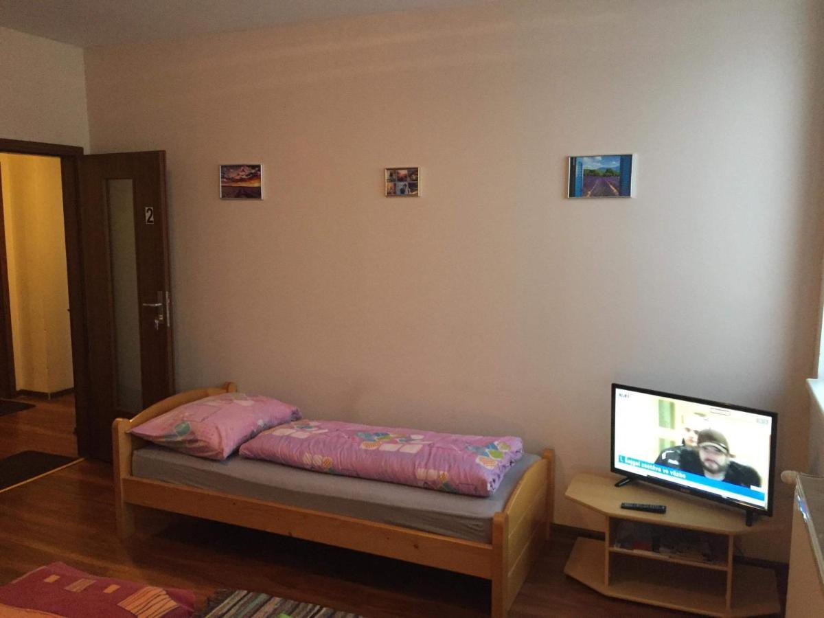 ז'ילינה Hostel Fontana מראה חיצוני תמונה