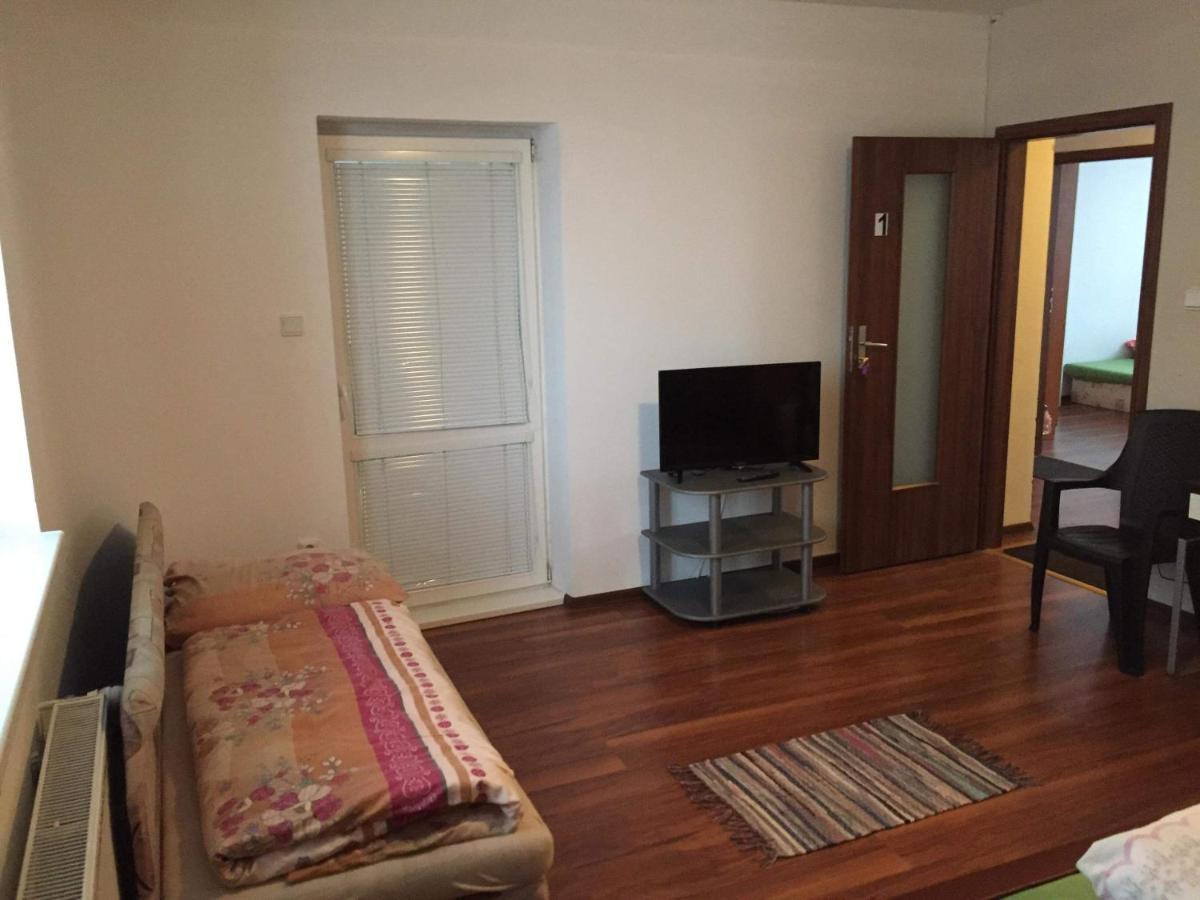 ז'ילינה Hostel Fontana מראה חיצוני תמונה