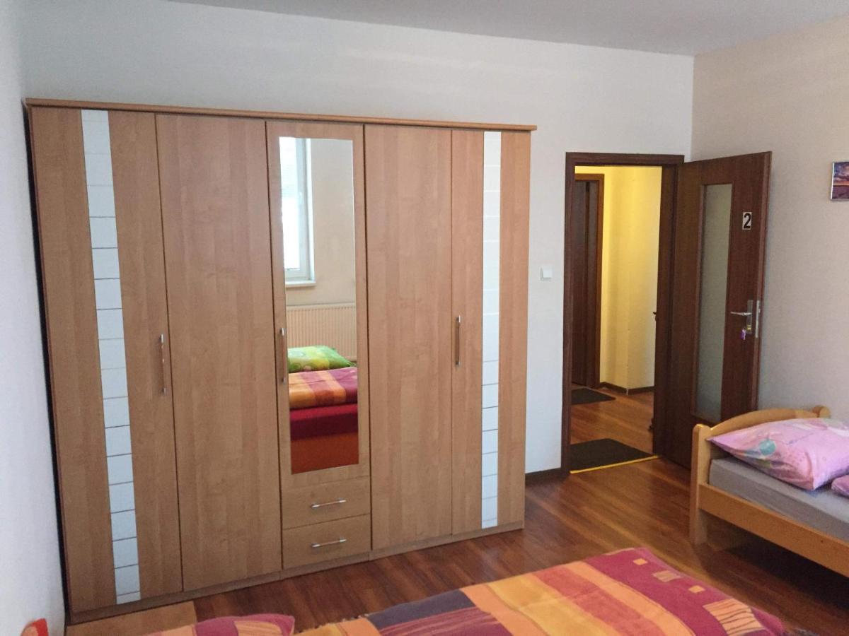 ז'ילינה Hostel Fontana מראה חיצוני תמונה