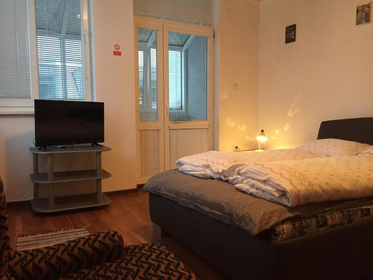 ז'ילינה Hostel Fontana מראה חיצוני תמונה