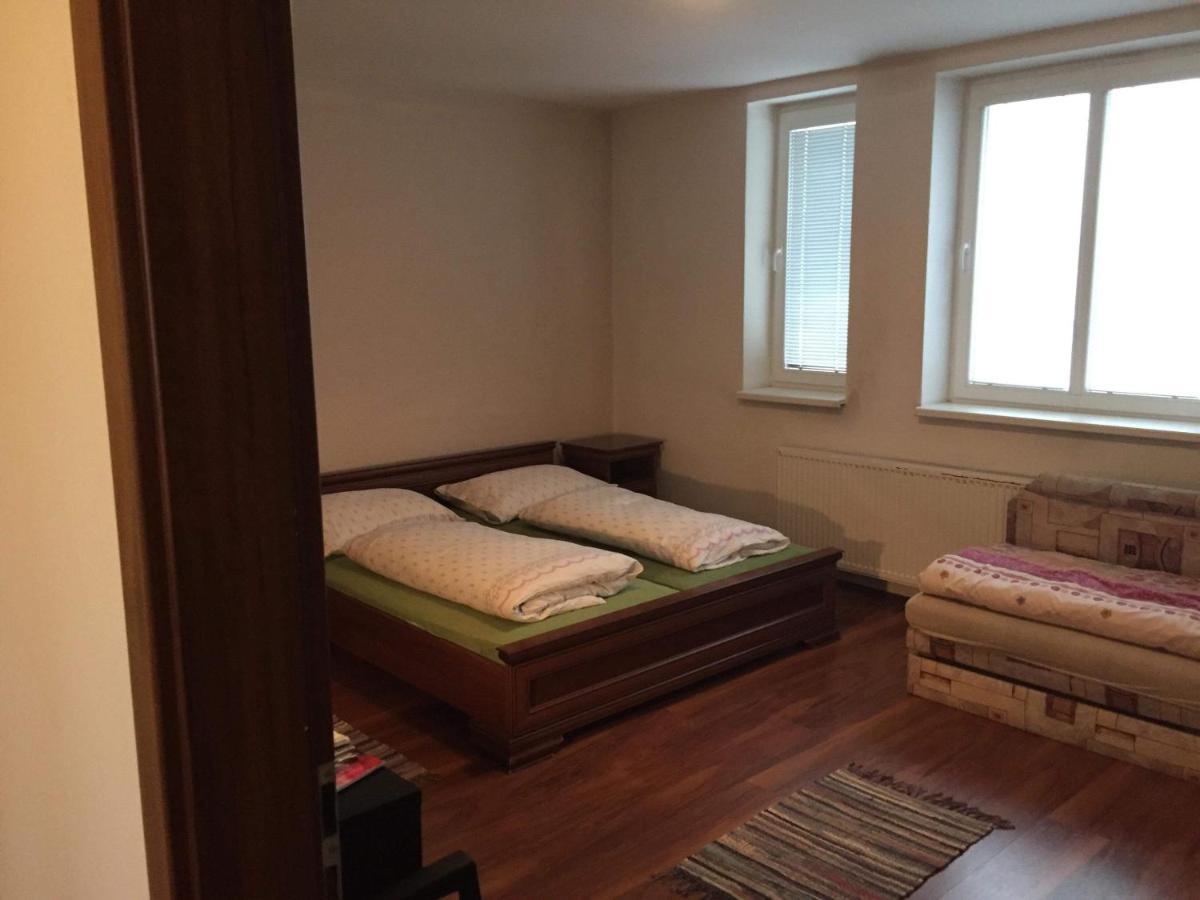 ז'ילינה Hostel Fontana מראה חיצוני תמונה