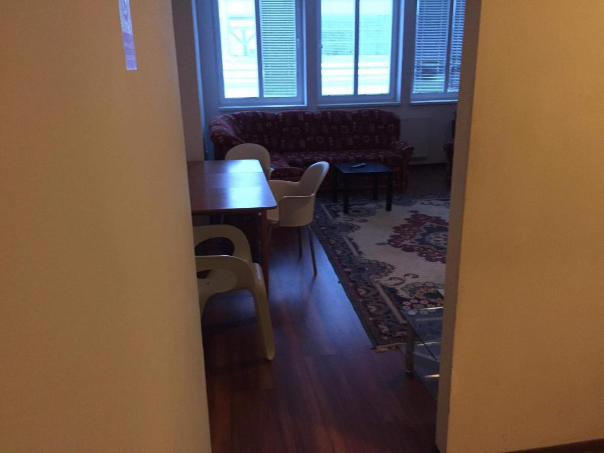 ז'ילינה Hostel Fontana מראה חיצוני תמונה