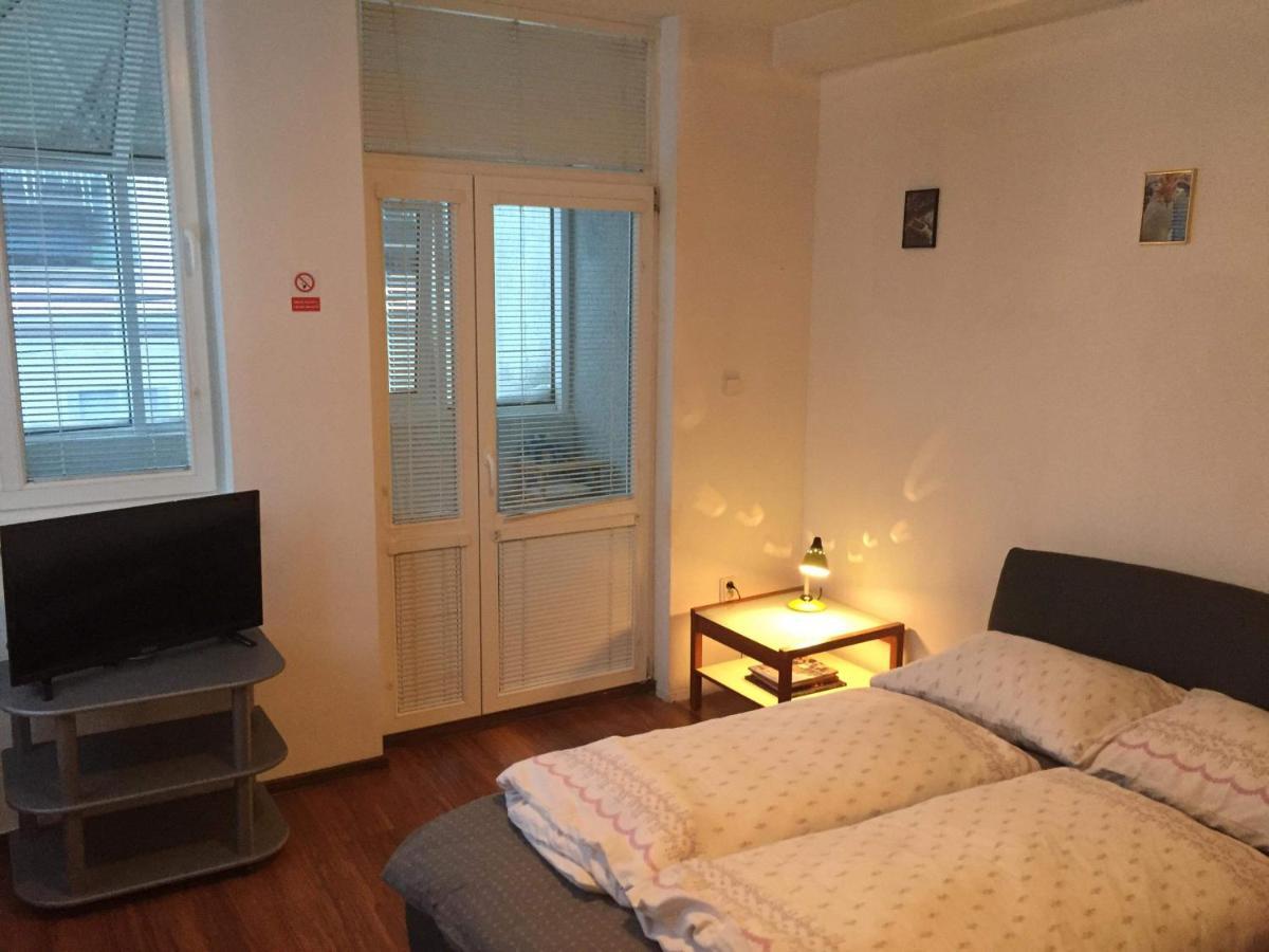 ז'ילינה Hostel Fontana מראה חיצוני תמונה