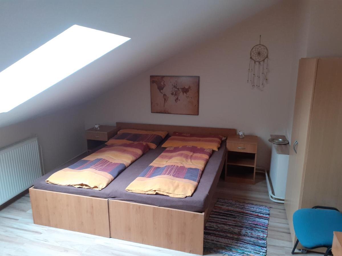 ז'ילינה Hostel Fontana מראה חיצוני תמונה